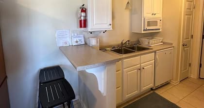 Charming Bunk House Suite in Eminence with AC/Heat, Kitchenette & full bath
