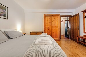 2 camere, una scrivania, ferro/asse da stiro, Wi-Fi