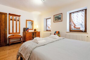 2 bedrooms, desk, iron/ironing board, WiFi - Cozy house in the Dolomites a few kilometers from the slopes and the National Park. (Veneto)
