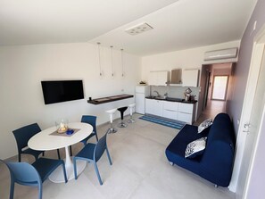 Living area - Modern Vacation Home Near the Ocean—Spacious, Bright, and Cozy (Kaukana)
