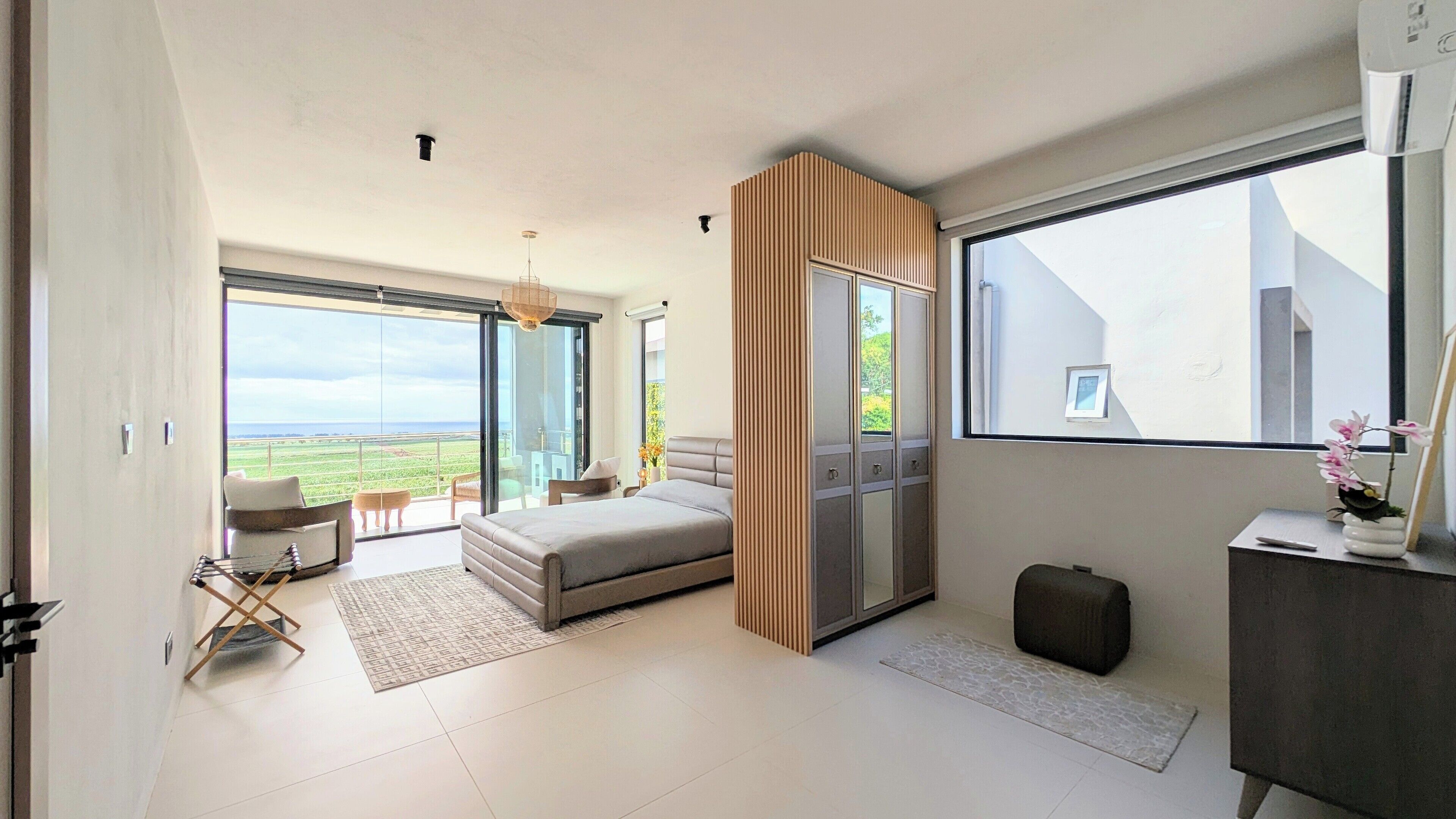 5 bedrooms, iron/ironing board, WiFi (free), bed sheets