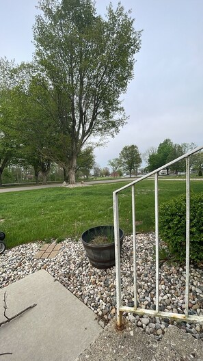 Property grounds - 3-bedroom house in Rochester with a fenced back yard, AC, WiFi (Rochester)