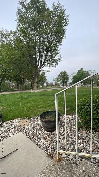 3-bedroom house in  Rochester with a fenced back yard,  AC, WiFi