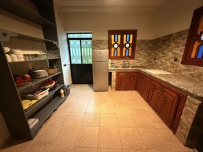 茶具/咖啡用具、冰箱、烤箱、厨具/餐具