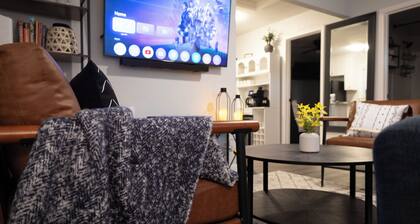 Beautiful, modern furnished 3-bedroom, 2-bathroom cottage near attractions.