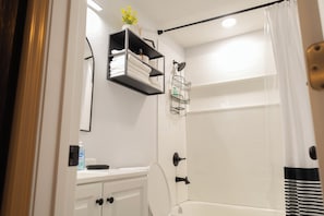 Dusche, Handtücher, Seife, Toilettenpapier