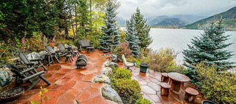 Lakeside Chalet. Near Ski Slopes, Ice Fishing & Snowmobiling.