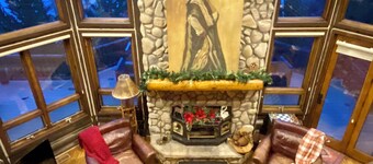 Lakeside Chalet. Near Ski Slopes, Ice Fishing & Snowmobiling.