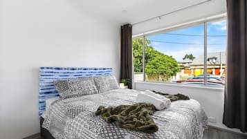 3 bedrooms, desk, iron/ironing board, WiFi
