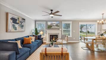 Smart TV, fireplace