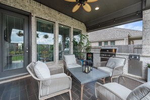 Terrace/patio - Charming 3-bd house w/ nearby lake access, pickleball court, & outdoor kitchen (Magnolia)