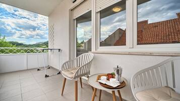 Leilighet, balkong, utsikt mot høyde | Balkong