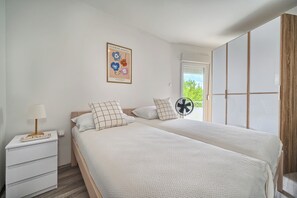 Desk, iron/ironing board, free cribs/infant beds, free WiFi - Adriatic Retreat Meje 4 min to the beach (Split)