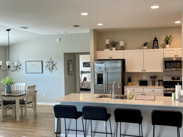 Microonde, forno, piano cottura, lavastoviglie