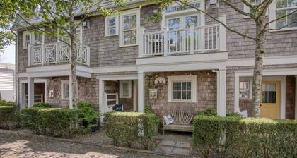 Arcade, Kid + Dog Friendly, Seabrook Town Center Home, 5min. walk to beach