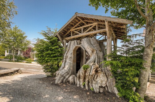 Arcade, Family + Dog Friendly, Seabrook Town Center Home, 5min. walk to beach