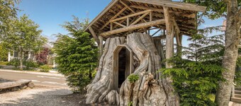 Arcade, Family + Dog Friendly, Seabrook Town Center Home, 5min. walk to beach