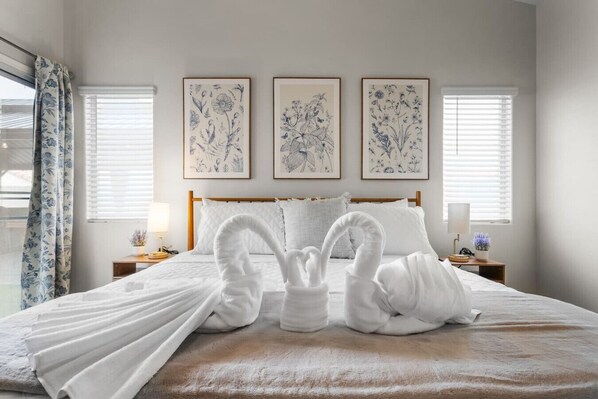 4 bedrooms, desk, iron/ironing board, travel cot