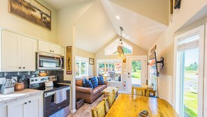 Private kitchen - Rainforest Retreat Tiny Home: Fishing Cabin (Forks)