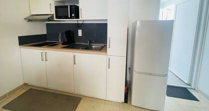 Location studio rénové et meublé!