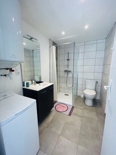 Location studio rénové et meublé!