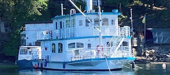 "Flagship 1" Live-Aboard BNB: Paddle Boards, Dinghy, Crabbing, and More