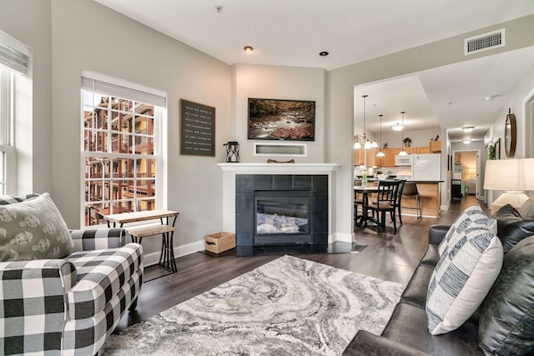TV, fireplace