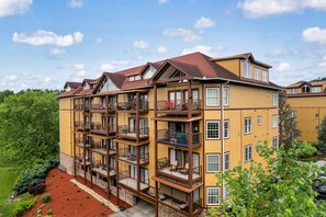 Exterior - Winter Riverfront Condo Near Dollywood | Walk to Parkway (Sevierville)