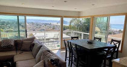 Charming 2-bedroom house with WiFi and Ocean/Morro Rock views. 5 min to beach