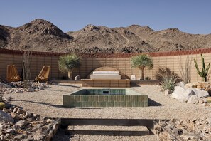 A desert landscape with a pool, seating area, and a view of mountains. - Casa Verde - Couple's retreat with poolside bed (Landers)