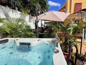 Bain à remous extérieur