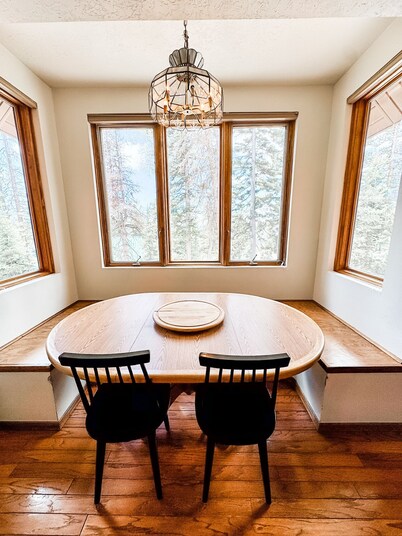 Escape into Nature - Cozy Beaver Cabin by Eagle Point Ski Resort & Puffer Lake