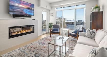 Sidney Sunnyside - Luxurious Seaside Living in Amazing Sidney by Victoria Prime!