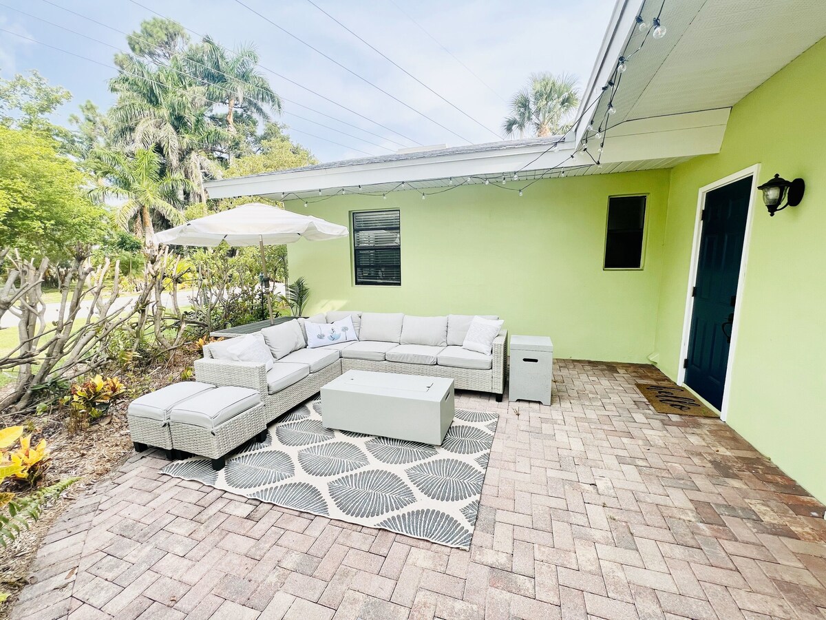 Photo 2 of Spacious 5-bedroom house in fabulous Naples - 1 mile to the beach!