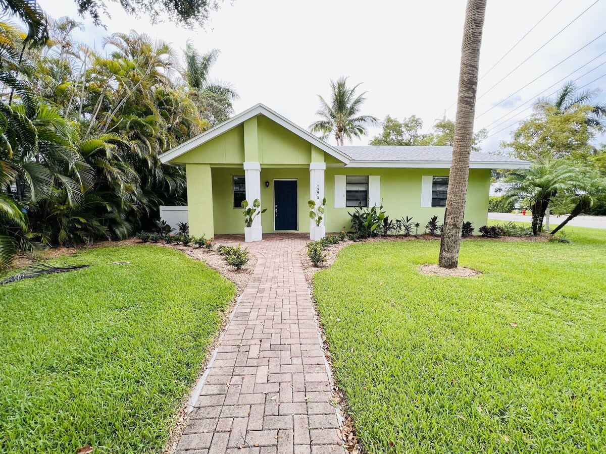Photo 16 of Spacious 5-bedroom house in fabulous Naples - 1 mile to the beach!