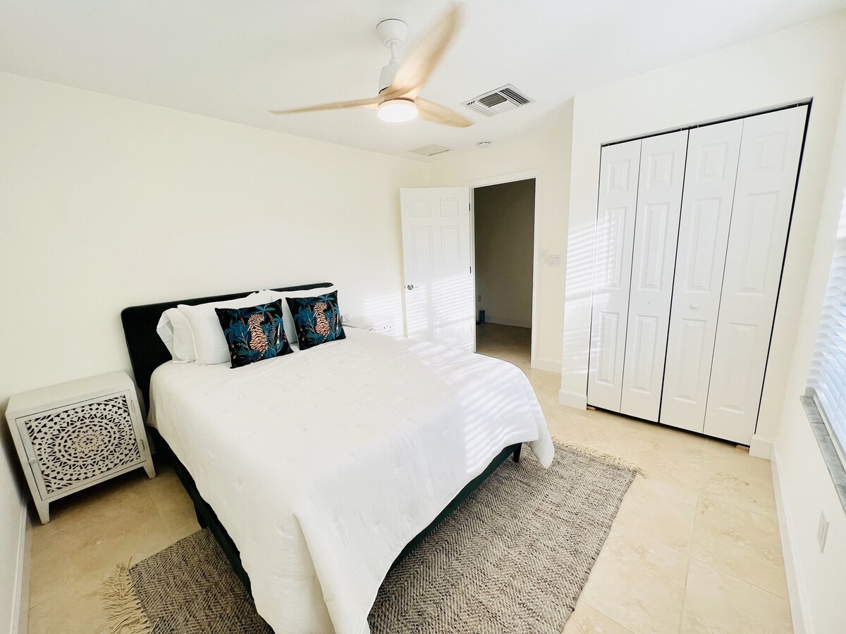 Photo 6 of Spacious 5-bedroom house in fabulous Naples - 1 mile to the beach!