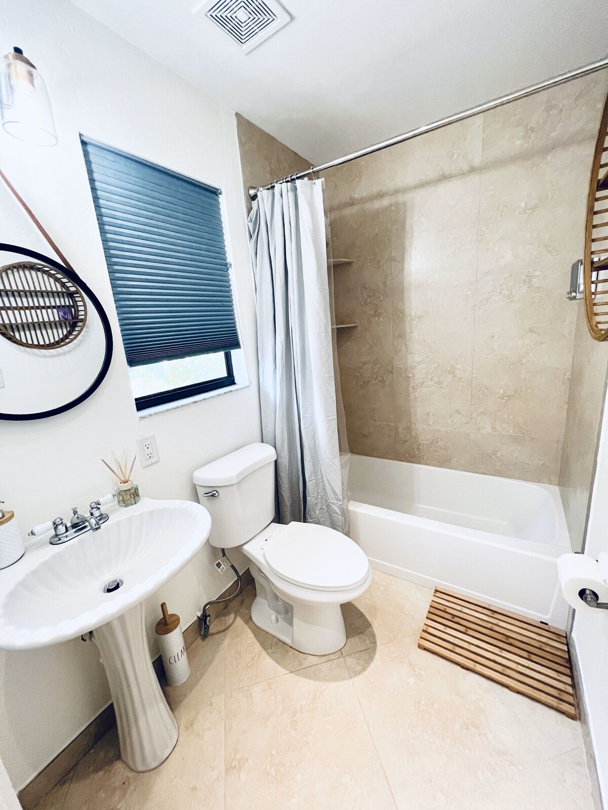 Photo 5 of Spacious 5-bedroom house in fabulous Naples - 1 mile to the beach!