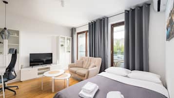 Iron/ironing board, WiFi, bed sheets