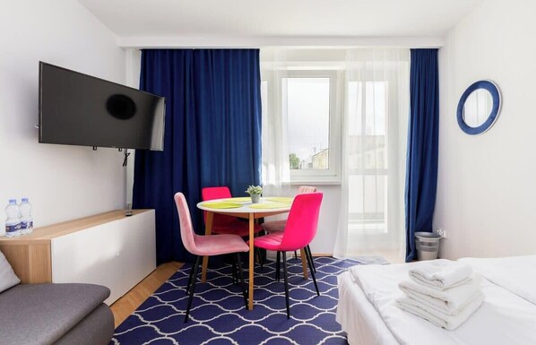 1 bedroom, iron/ironing board, bed sheets