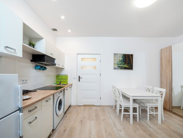 Fridge, stovetop, toaster