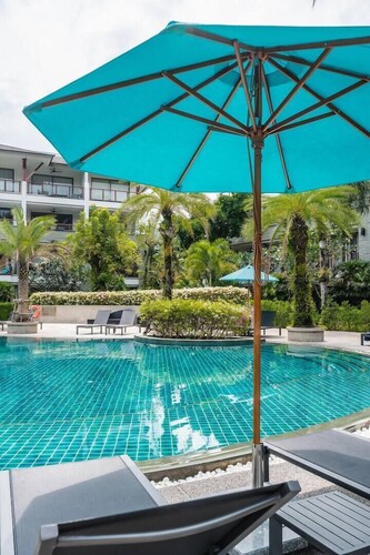 Elegant Beachfront 3BR Condo at Pearl of Naithon
