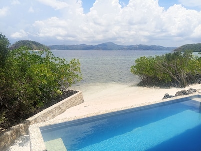 4 Bedroom 2-Storey Beach House with Pool