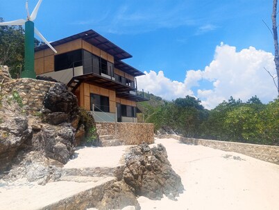 4 Bedroom 2-Storey Beach House with Pool