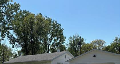 Charming 3-bedroom home in BayView- close to Cedar Point and the Sports Complex!