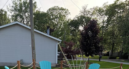 Charming 3-bedroom home in Sandusky -Bay View- new deck, close to Cedar Point!
