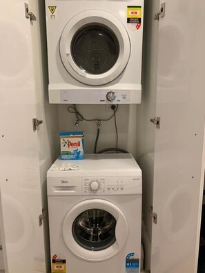 Superior Studio, City View | Laundry