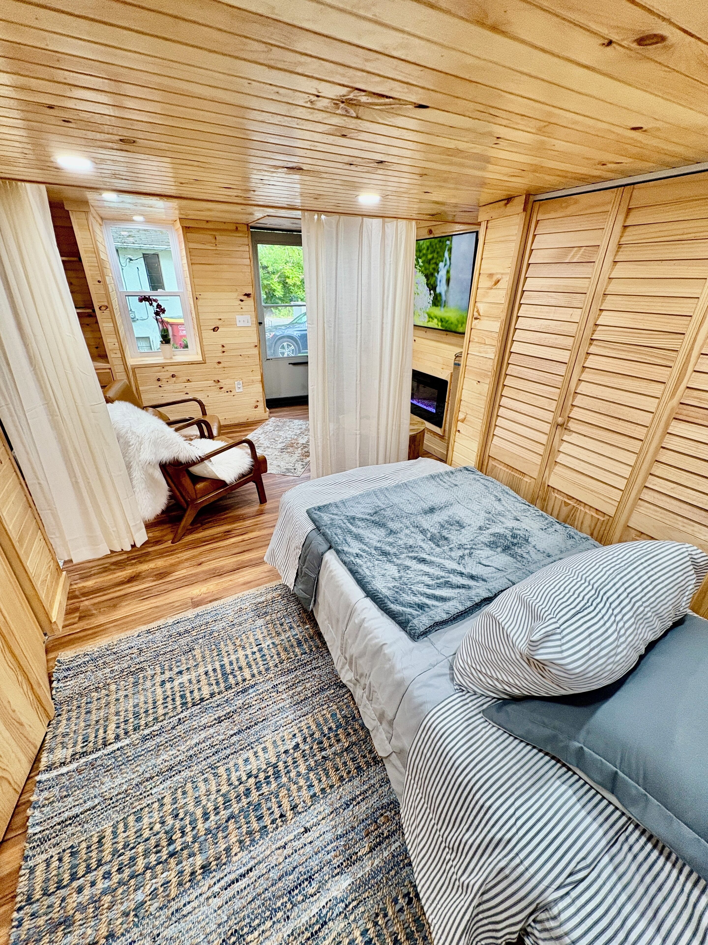 Free WiFi, bed sheets, wheelchair access