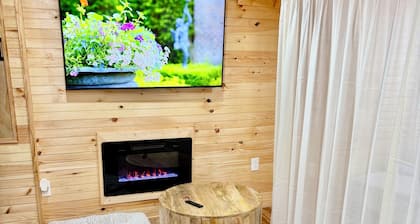 Cozy Rustic Walkout Basement Cabin in Historic Harpers Ferry