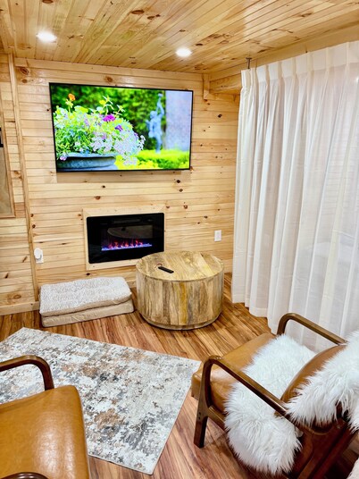 Cozy Rustic Walkout Basement Cabin in Historic Harpers Ferry