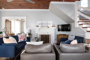 Living area - Charming Galveston Home Near Beach + Pier, Game Room, Sleeps 9 (Galveston)